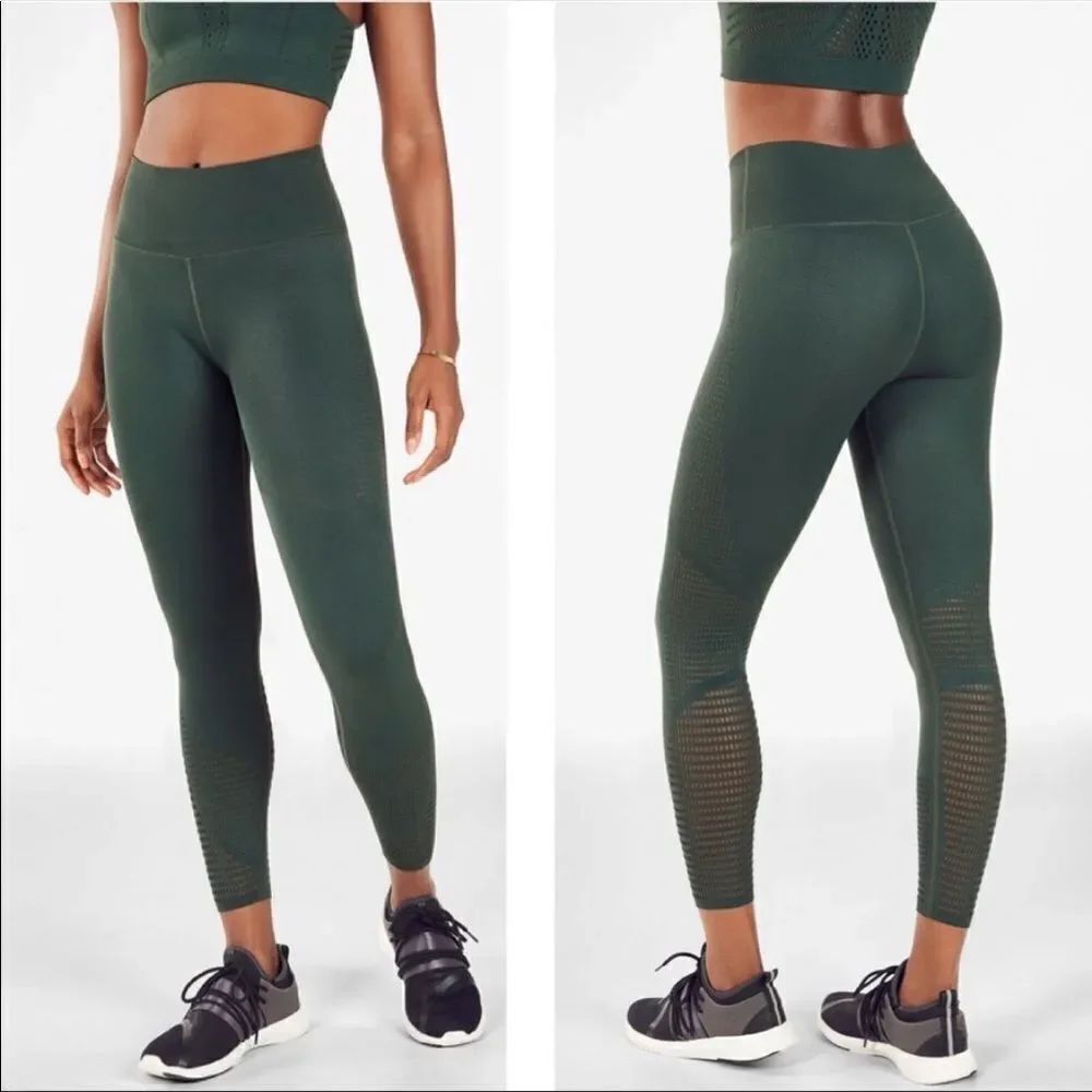 ✨ High-Waisted SculptKnit® Capri✨